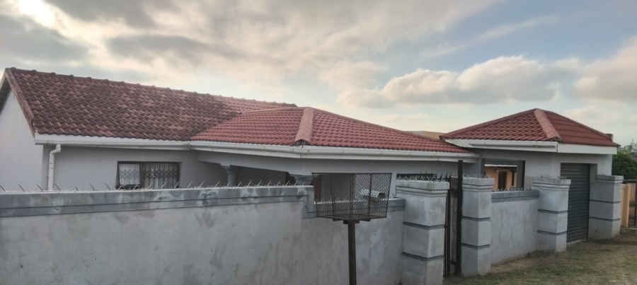2 Bedroom Property for Sale in Phakamisa Eastern Cape